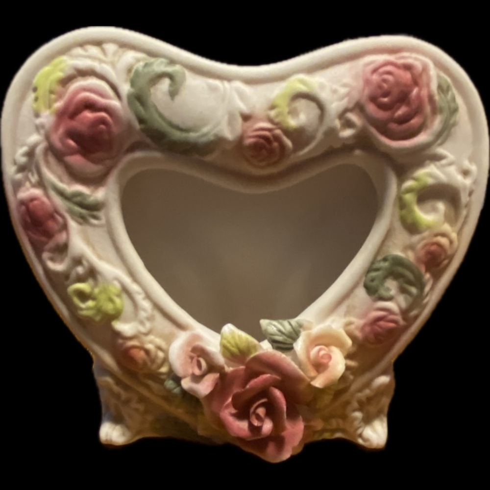Vintage Heart-Shaped Floral Picture Frame